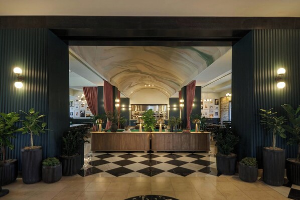 Breakfast and dinner served - Renaissance Las Vegas Hotel (Las Vegas)