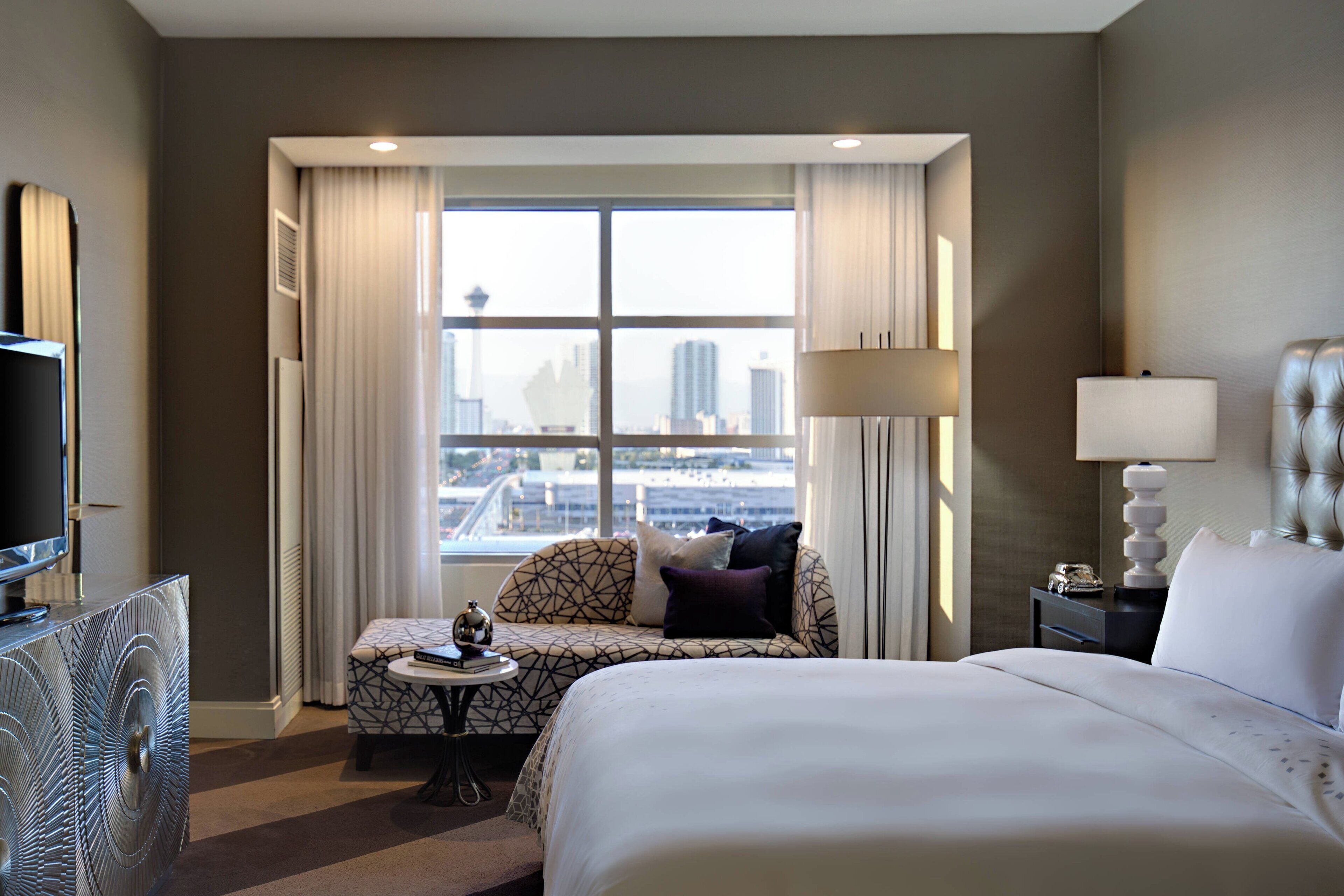 deluxe suite, 1 bedroom | 1 bedroom, premium bedding, down duvets, pillow-top beds