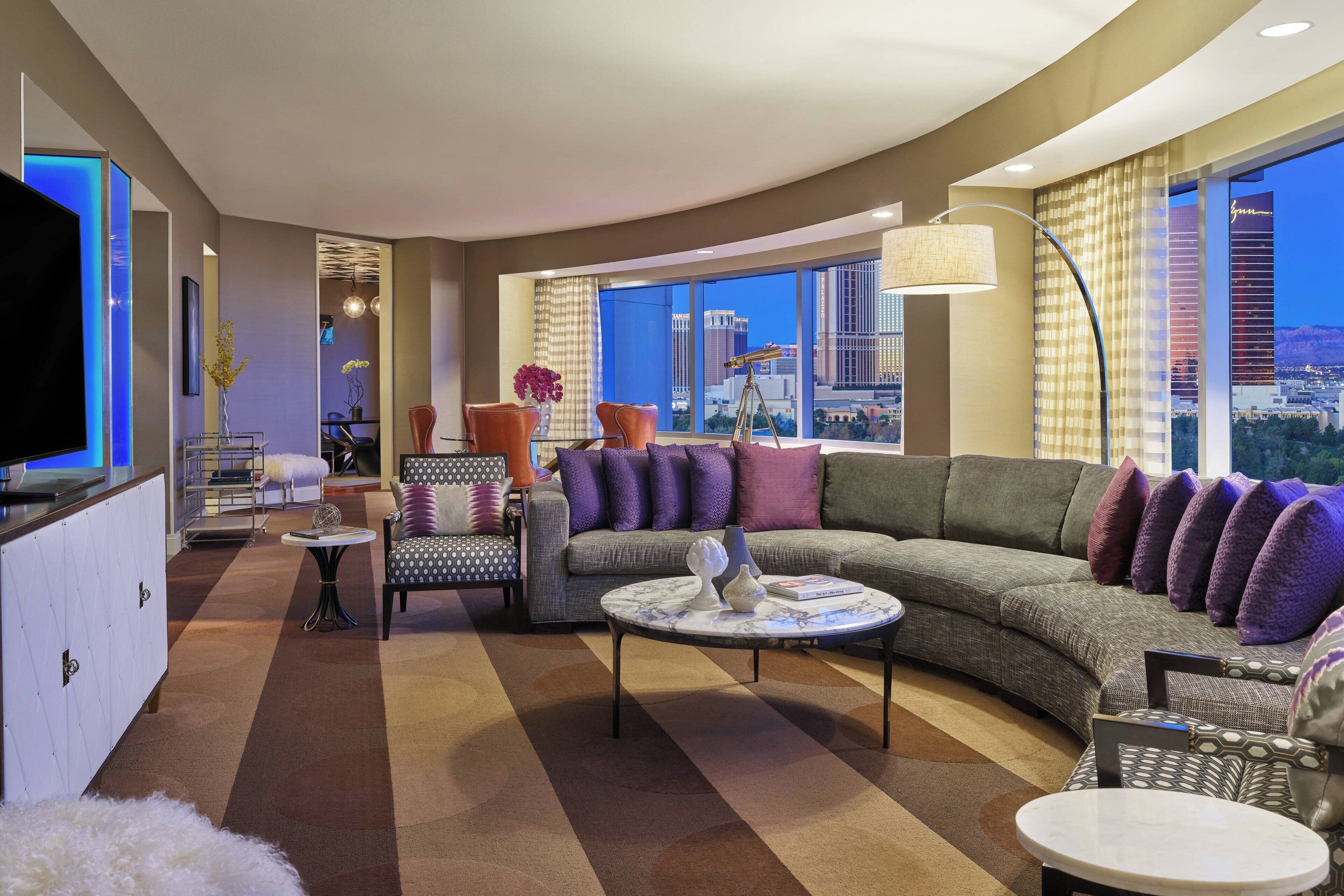 42-吋平面電視、有線頻道、電視、Netflix