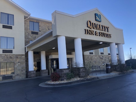 Exterior. Quality Inn & Suites Malvern