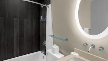 Bañera con ducha, bañera profunda, artículos de tocador gratuitos