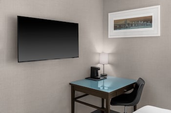 Room, 1 Queen Bed, Mobility Accessible | Premium bedding, in-room safe, soundproofing, iron/ironing board at The Solita Soho Hotel