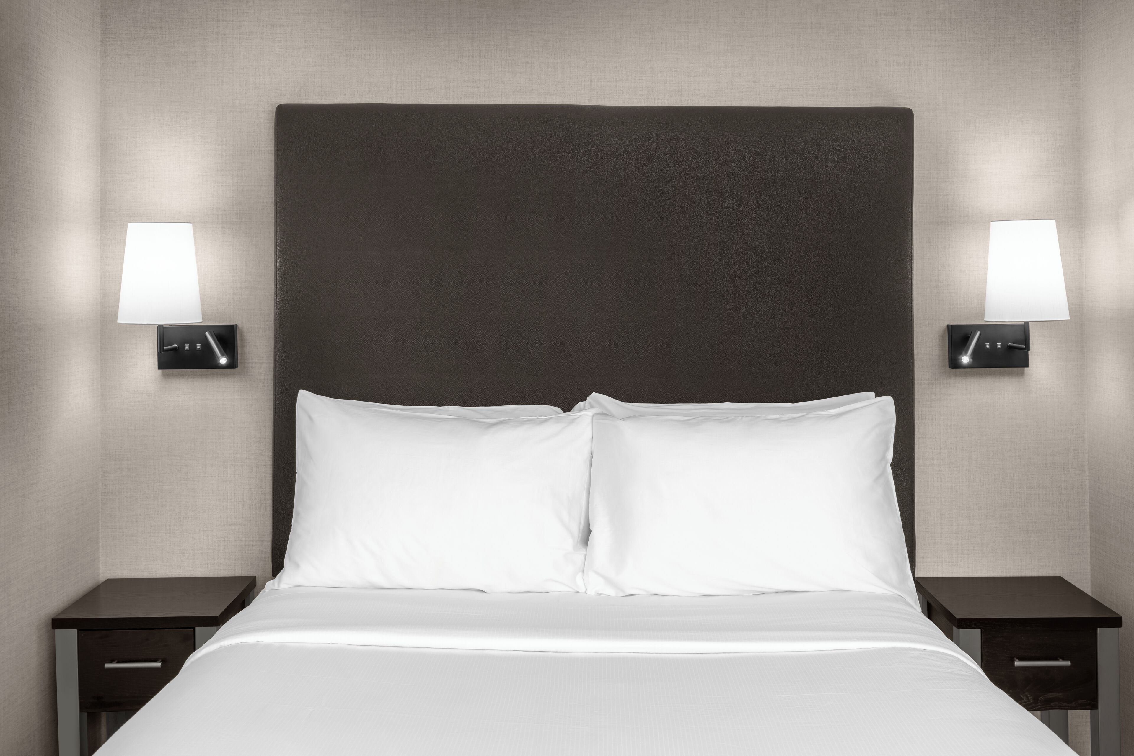 Room, 1 Queen Bed, Corner | Premium bedding, in-room safe, soundproofing, iron/ironing board