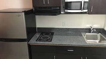 Refrigerador, microondas y congelador