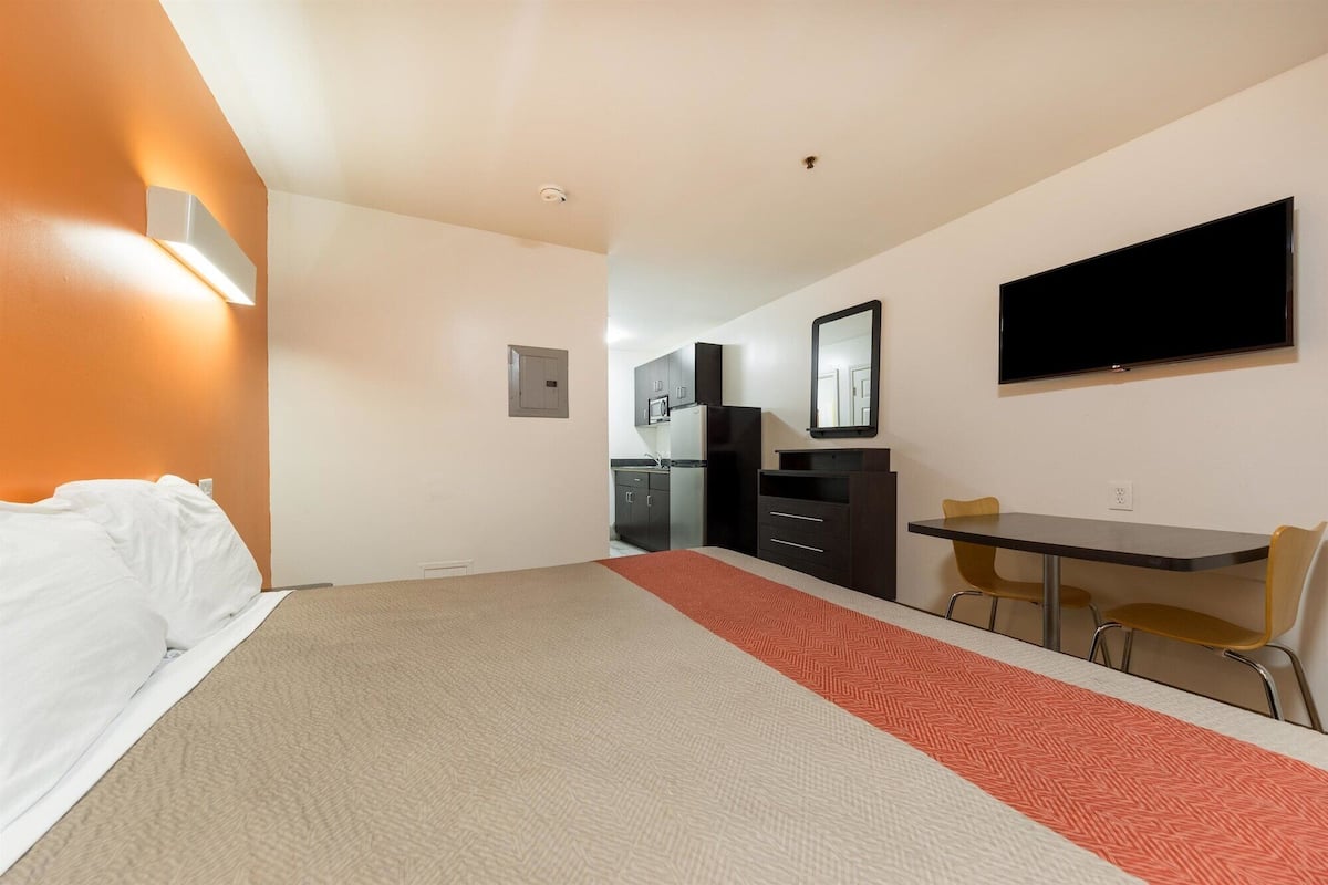 Literie de qualité supérieure, bureau, Wi-Fi gratuit, draps fournis