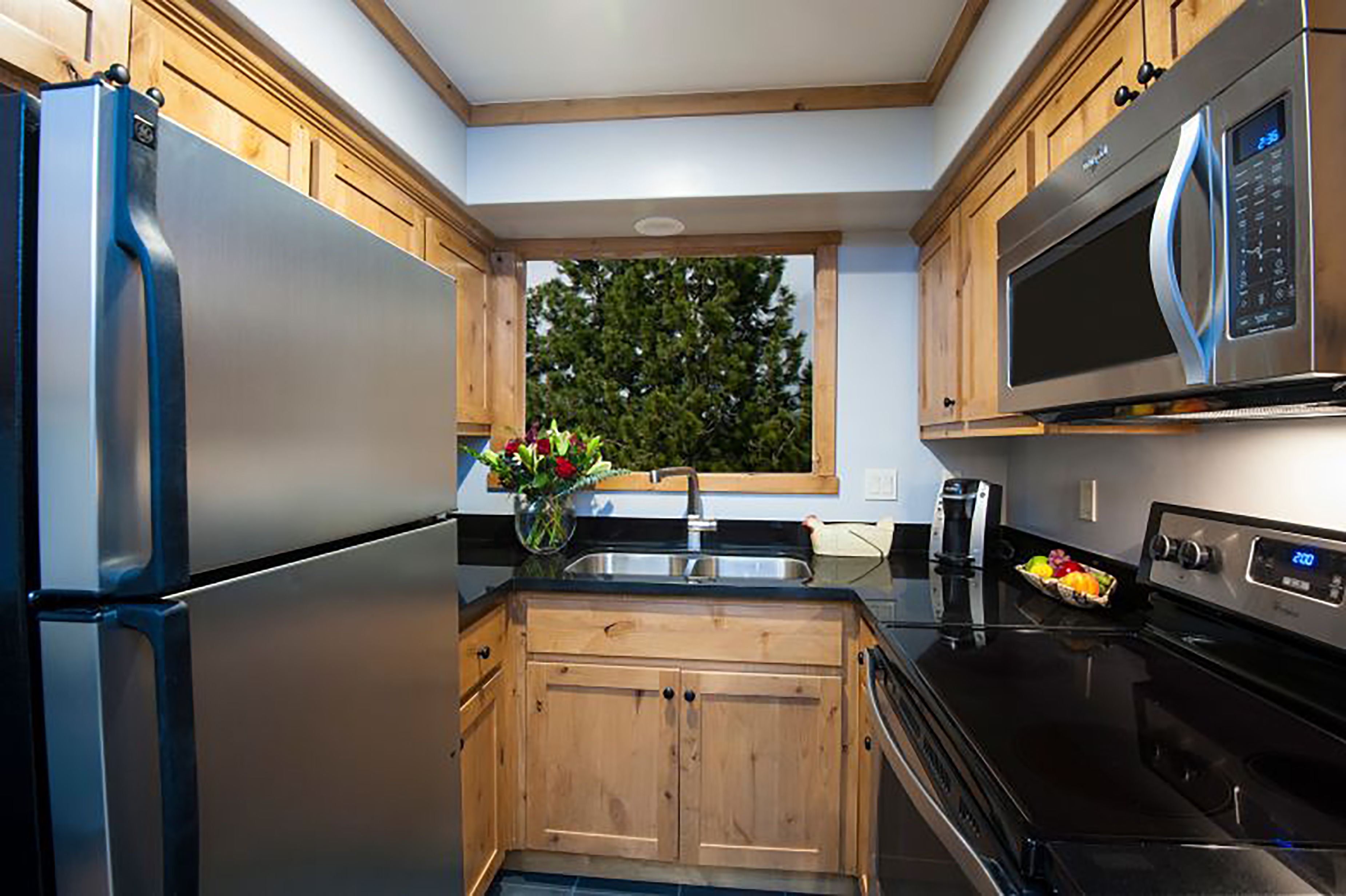 suite, 3 bedrooms, kitchen | hypo-allergenic bedding, down duvets, pillow-top beds, in-room safe