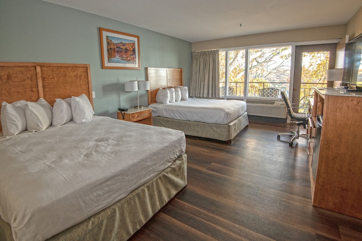 Standard Room, 2 Katil Ratu (Queen), Poolside | Peralatan tempat tidur premium, seterika/papan seterika, Wi-fi percuma 