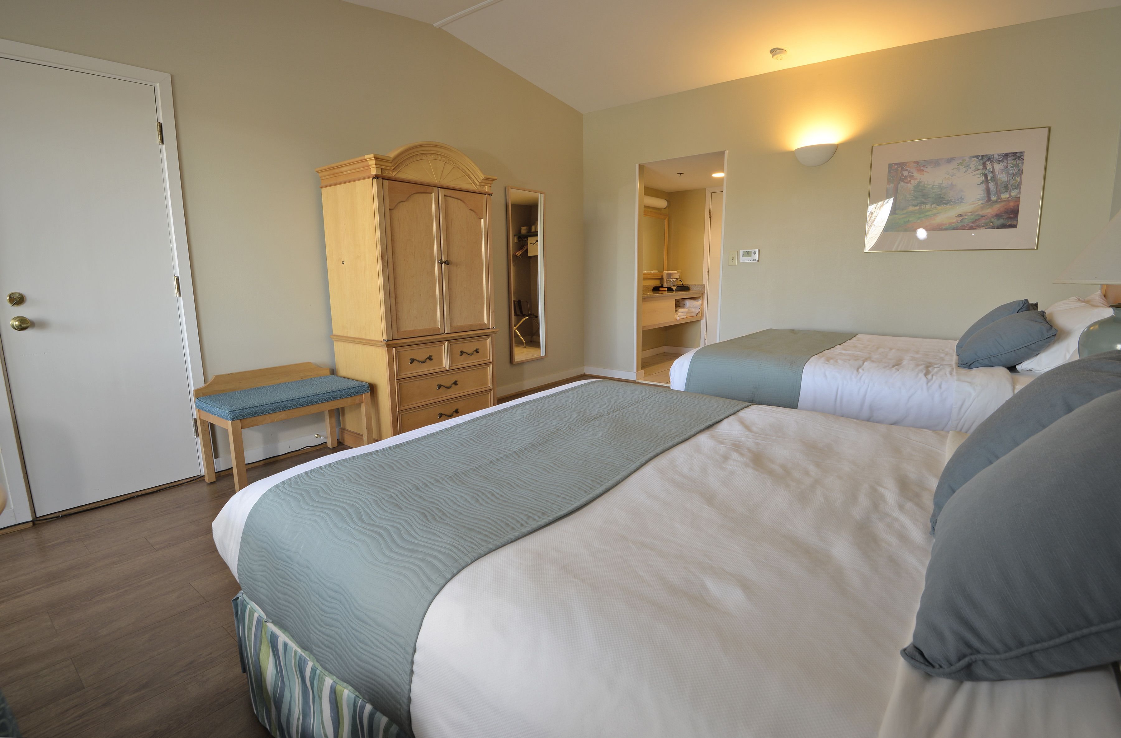 أغطية فراش متميزة ومكواة/لوح كي وواي فاي مجانًا وملاءات أسرّة