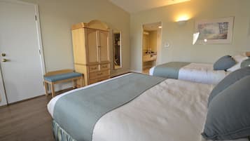 Standaard kamer, 2 queensize bedden | Luxe beddengoed, een strijkplank/strijkijzer, gratis wifi, beddengoed