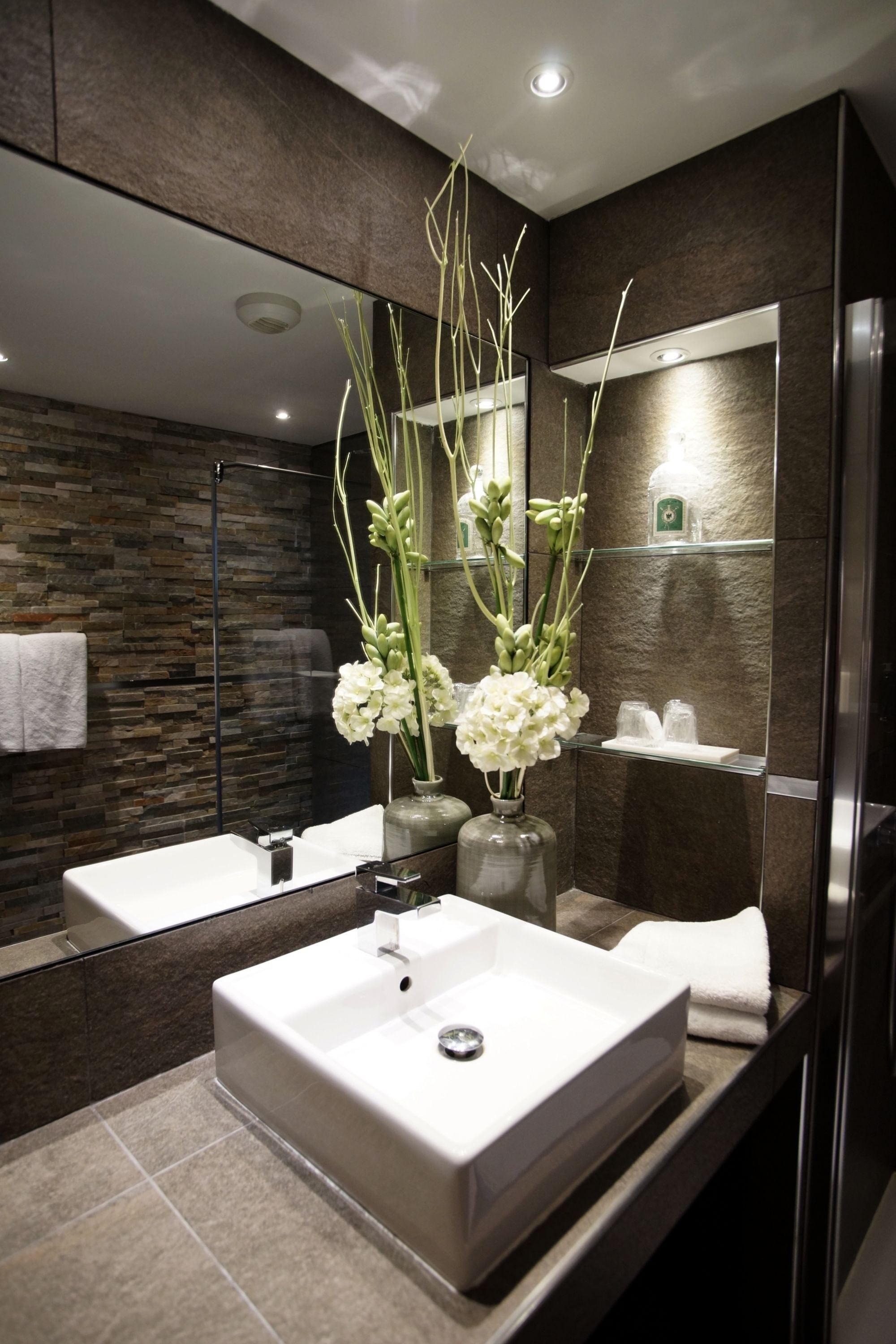 superior double room | bathroom | free toiletries, hair dryer, towels