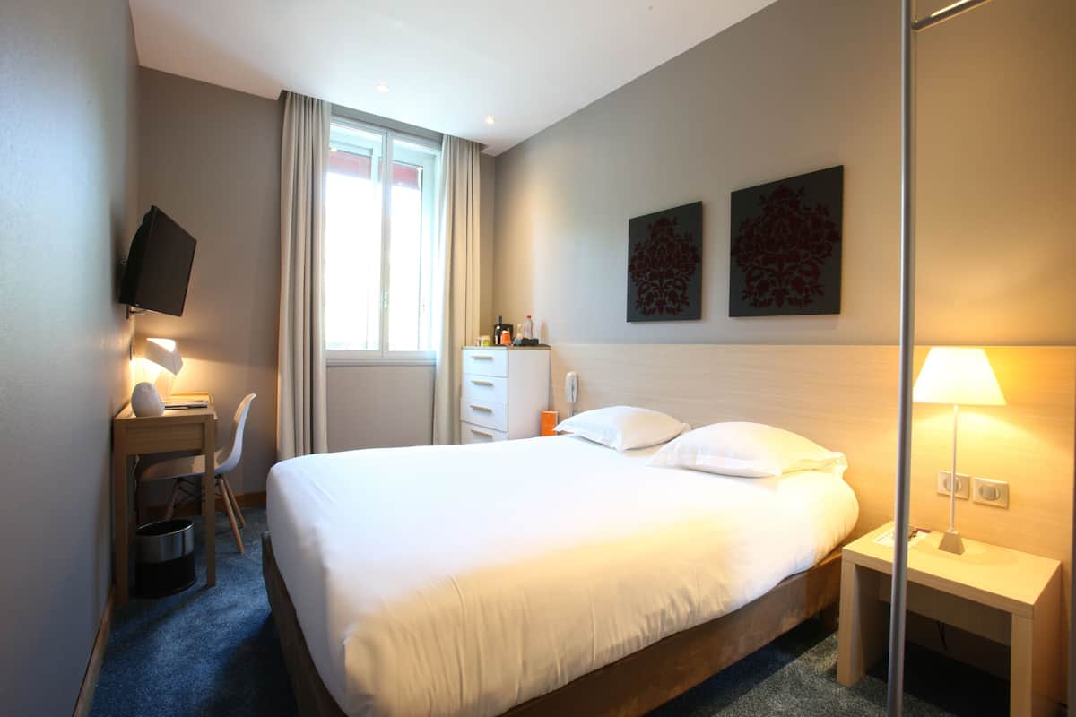 1 bedroom, premium bedding, in-room safe, desk