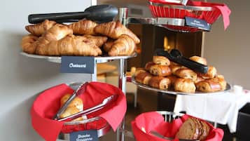 Petit déjeuner buffet servi tous les jours en supplément
