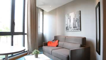 Habitación junior doble | 1 dormitorio, ropa de cama de alta calidad, caja fuerte y escritorio