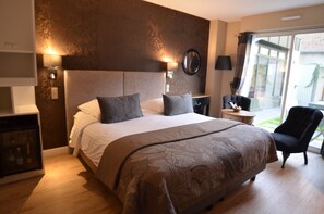 Superior-Zimmer (Bathtub, Shower or Balneo) | Minibar, Zimmersafe, individuell dekoriert, individuell eingerichtet