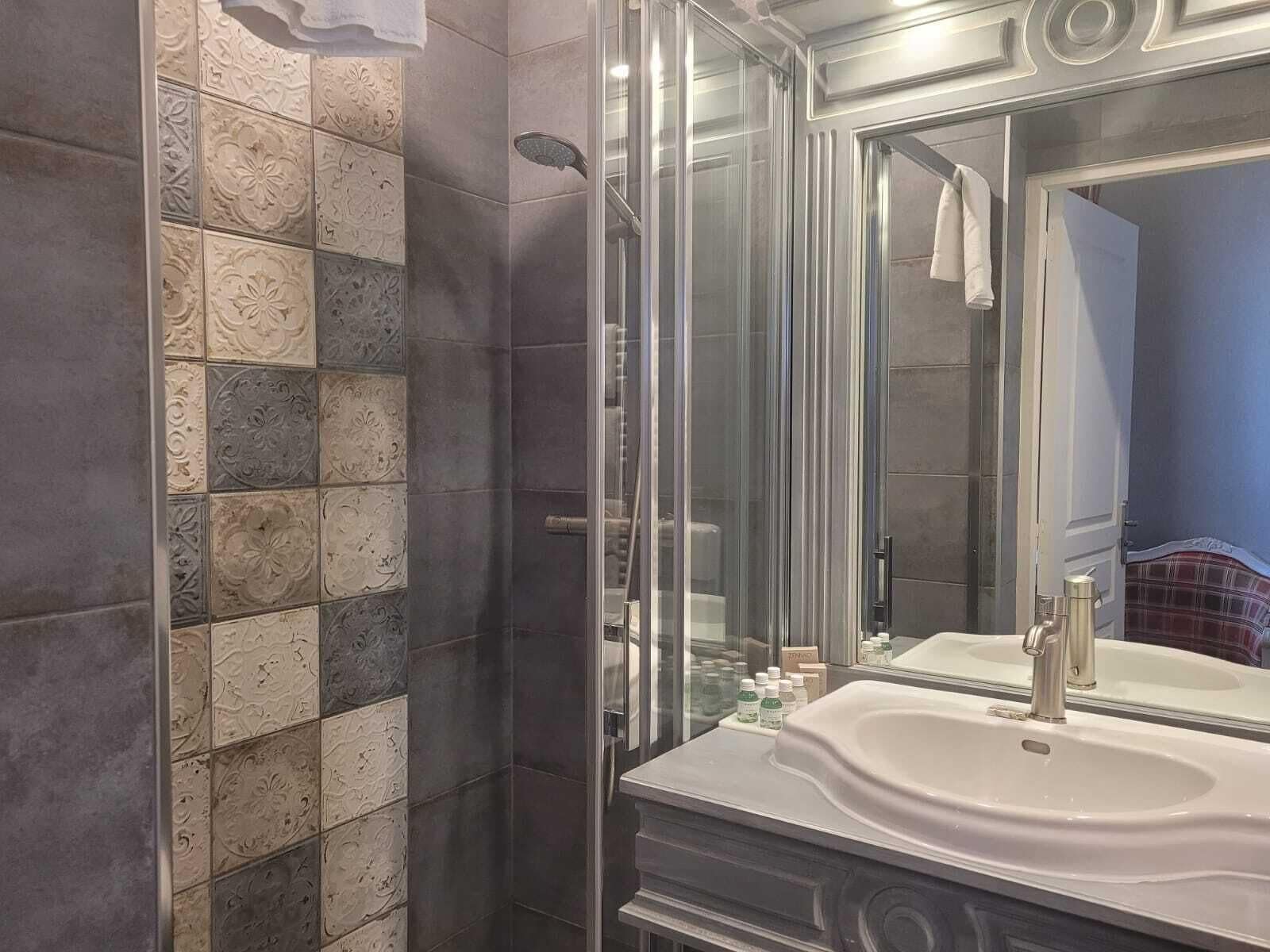 classic room | 1 bedroom, minibar, in-room safe, individually decorated