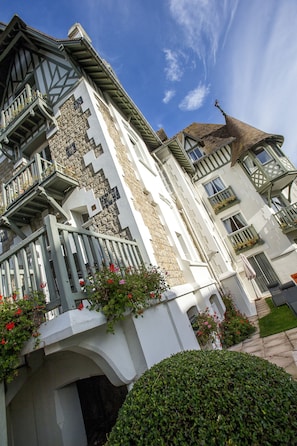 Front of property - Villa Augeval Hôtel & Spa (Deauville)