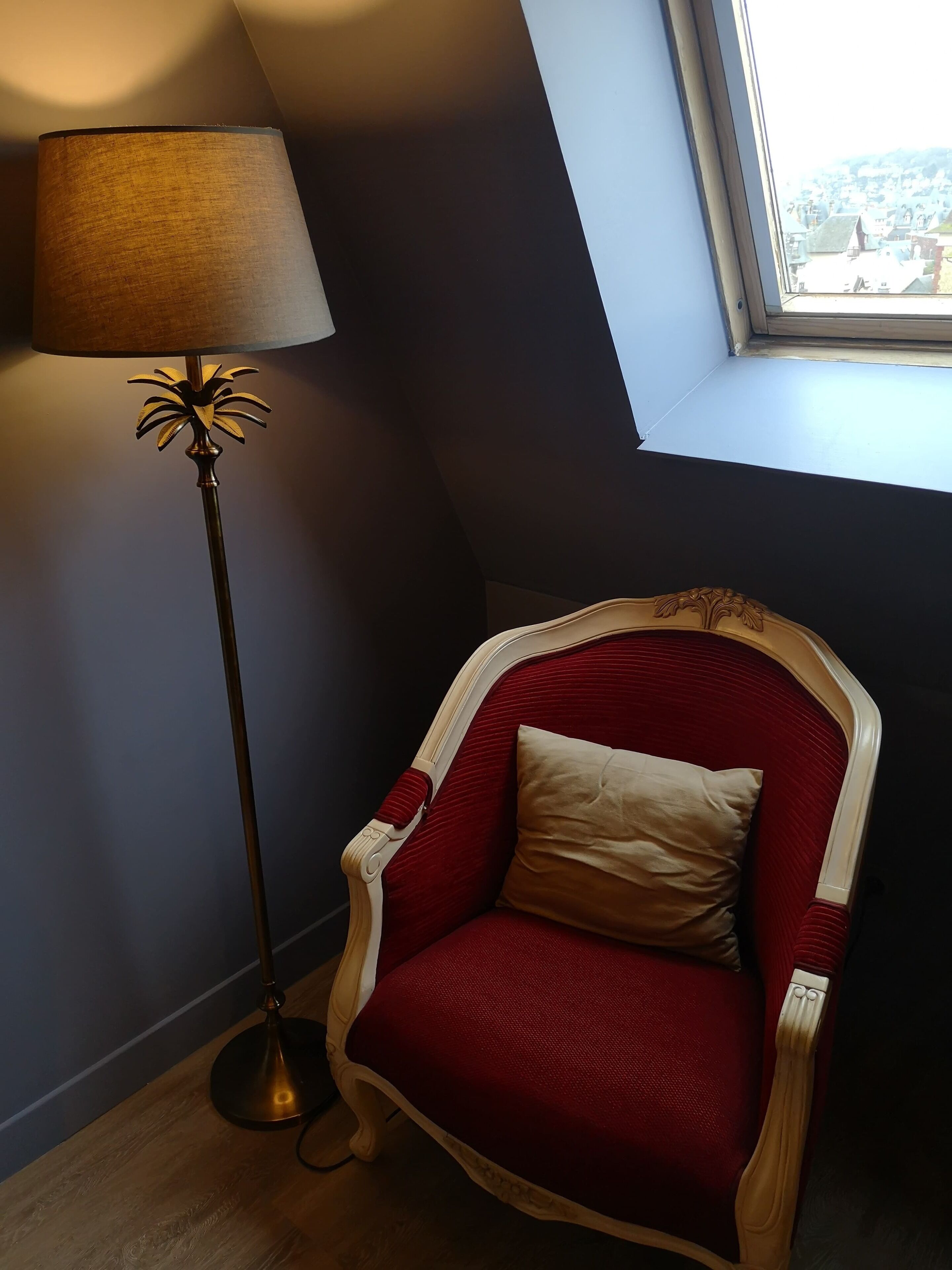 24-inch flat-screen tv with digital channels