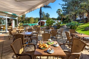 Daily buffet breakfast (EUR 15 per person)