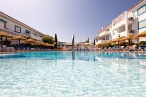 2 outdoor pools, pool umbrellas, pool loungers
