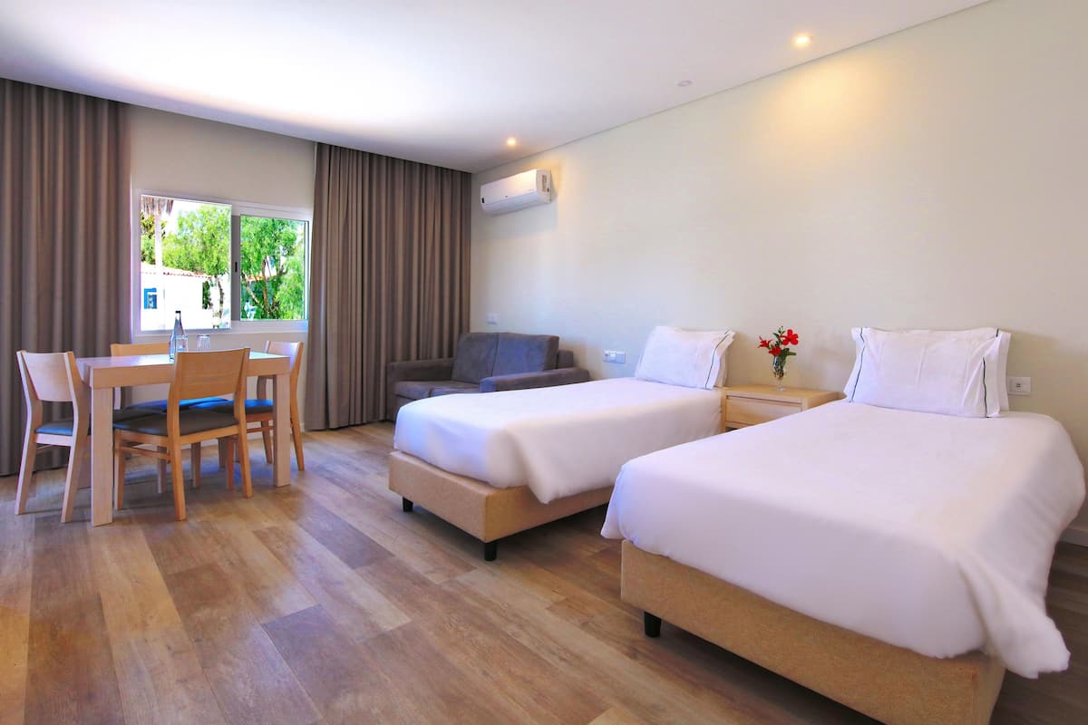 2 bedrooms, iron/ironing board, bed sheets