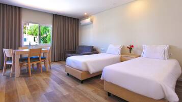 2 kamar tidur, setrika/meja setrika, dan seprai linen