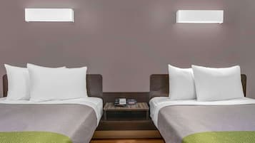 Escritorio y espacio para trabajar con laptop