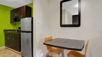 Standard Room, 1 Queen Bed, Accessible, Smoking | Desk, laptop workspace, iron/ironing board, free WiFi