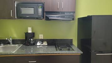 Full-size fridge, microwave, stovetop, coffee/tea maker