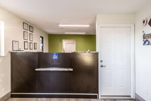 Reception - Studio 6 Extended Stay - Savannah, GA (Savannah)