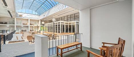 Pool Level West | Terrace/patio