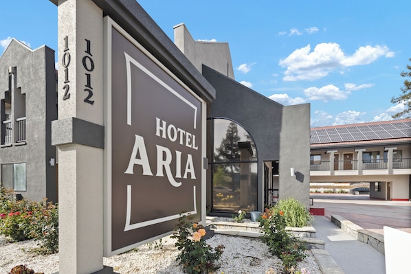 Konaklama yerinin ön cephesi