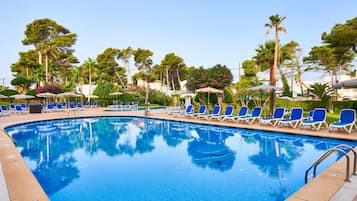 2 piscinas al aire libre, sombrillas, tumbonas