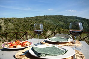 Breakfast, lunch, dinner served; Regional cuisine, garden views