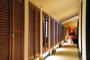 Couples treatment rooms, sauna, hot tub, steam room, Turkish bath