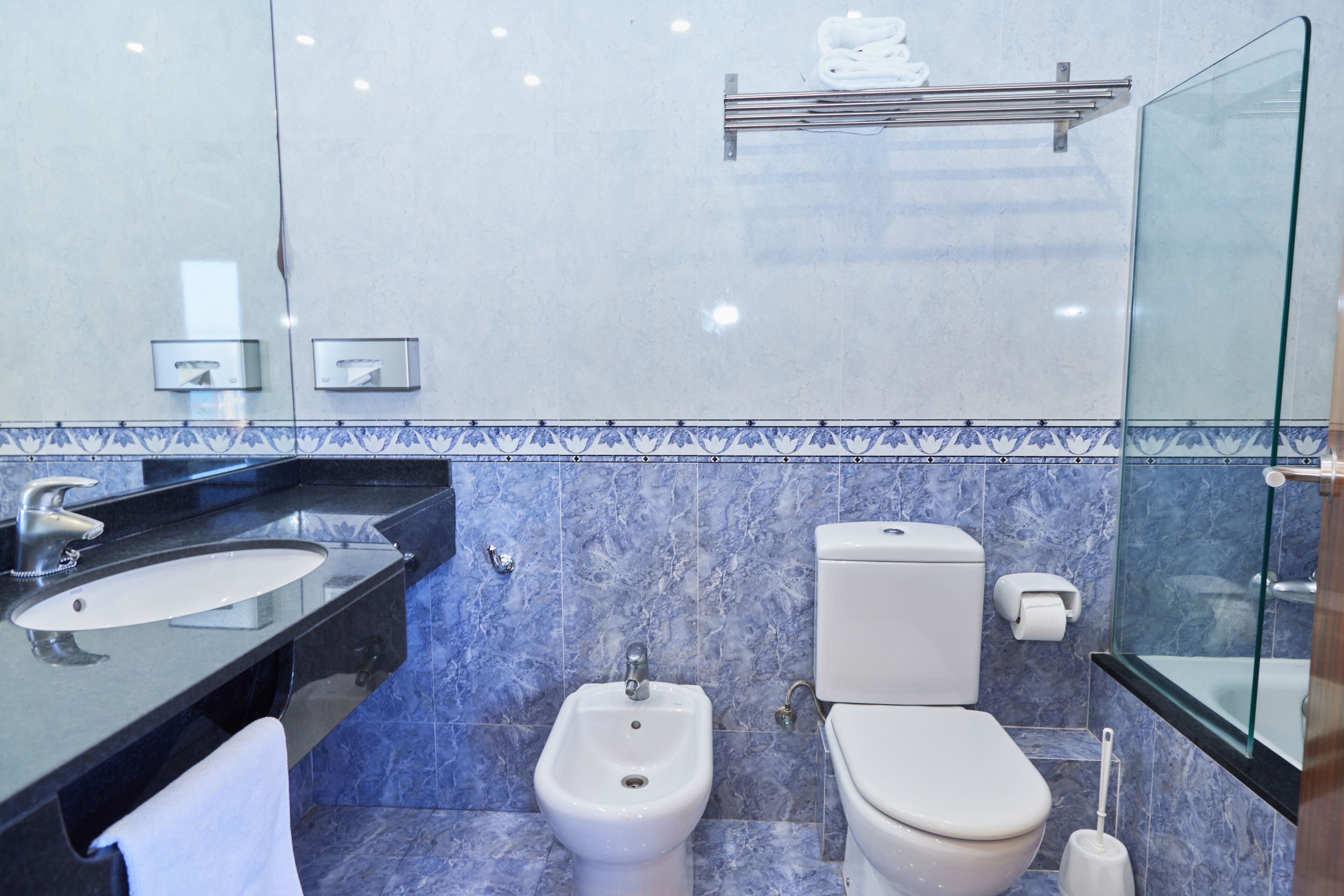superior apartment, sea view | bathroom | free toiletries, hair dryer