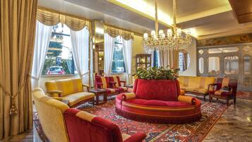 Sala de estar en el lobby