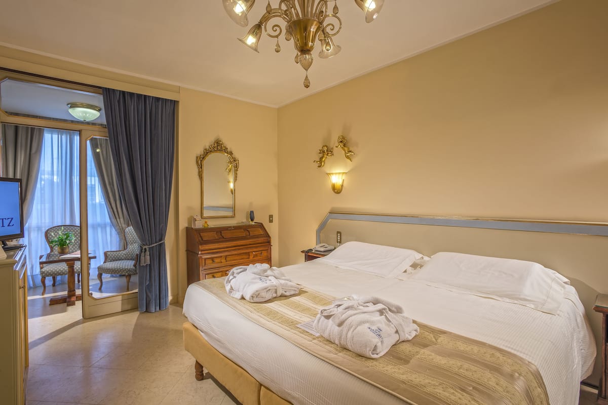 In-room safe, desk, free WiFi, bed sheets
