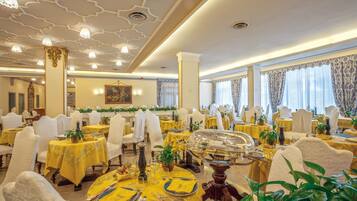 Tägliches inbegriffenes Frühstücksbuffet