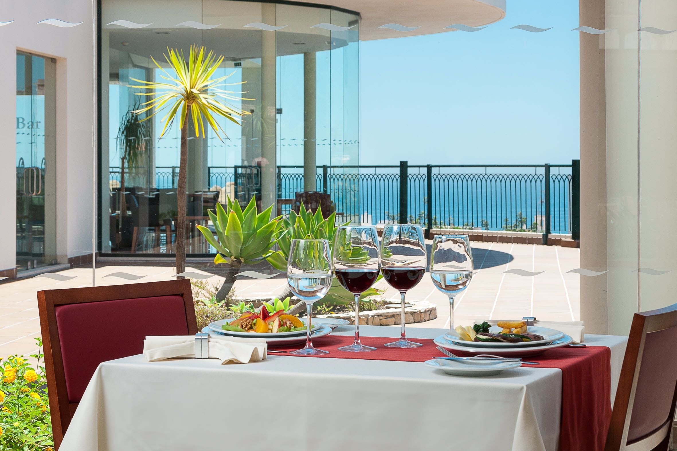 Petit déjeuner buffet servi tous les jours en supplément