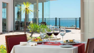 Petit déjeuner buffet servi tous les jours en supplément