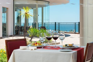 Daily buffet breakfast for a fee