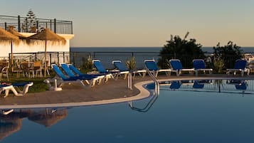 Indoor pool, 4 outdoor pools, pool loungers