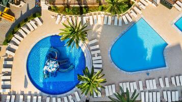 3 udendørs pools, parasoller, liggestole