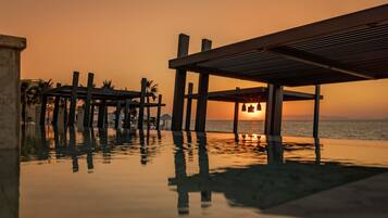3 outdoor pools, pool umbrellas, sun loungers