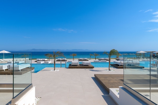 3 outdoor pools, pool umbrellas, sun loungers