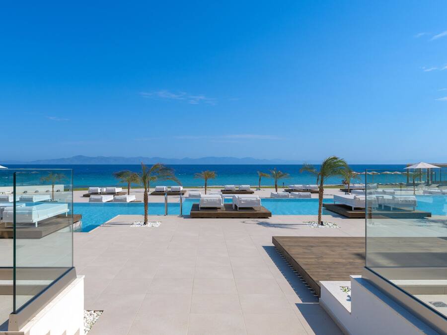 3 outdoor pools, pool umbrellas, sun loungers