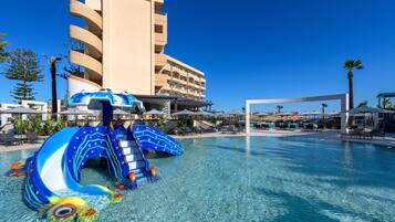 3 outdoor pools, pool umbrellas, pool loungers