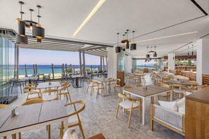 2 restaurants, breakfast served