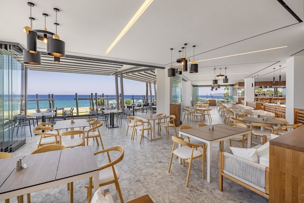 2 restaurants; breakfast, lunch, dinner, and brunch served