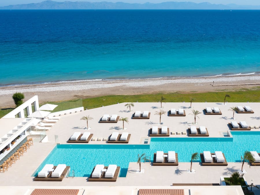 3 Außenpools, Sonnenschirme, Liegestühle